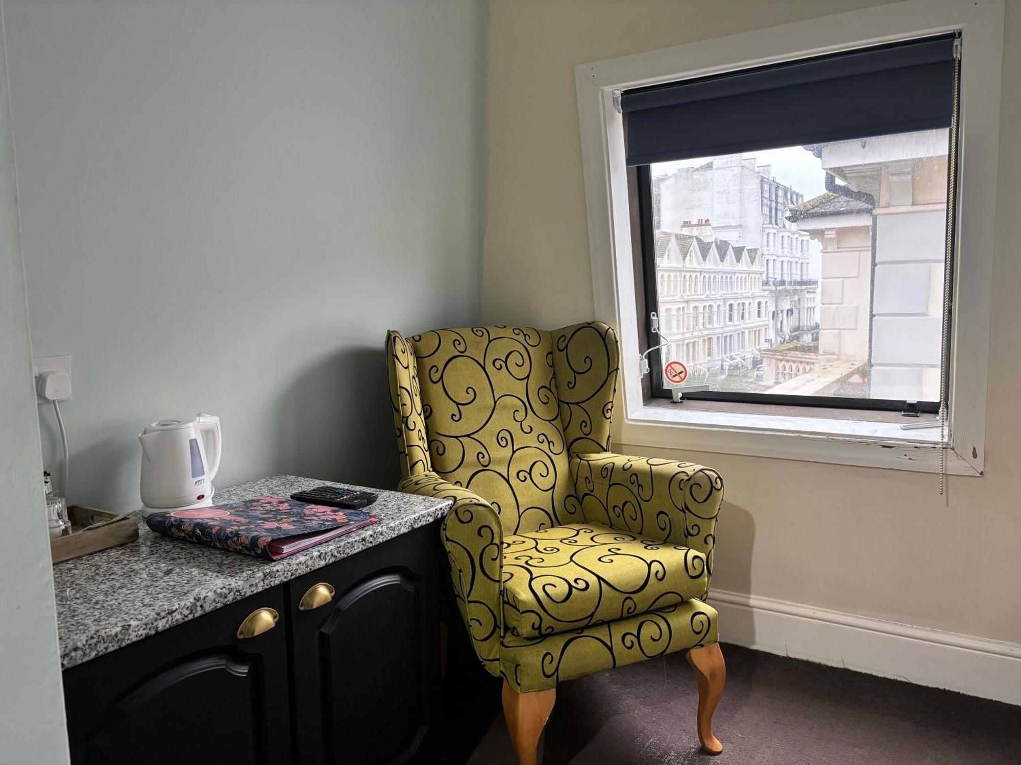 The Sheldon B&B - Free Private Parking Eastbourne Exterior photo