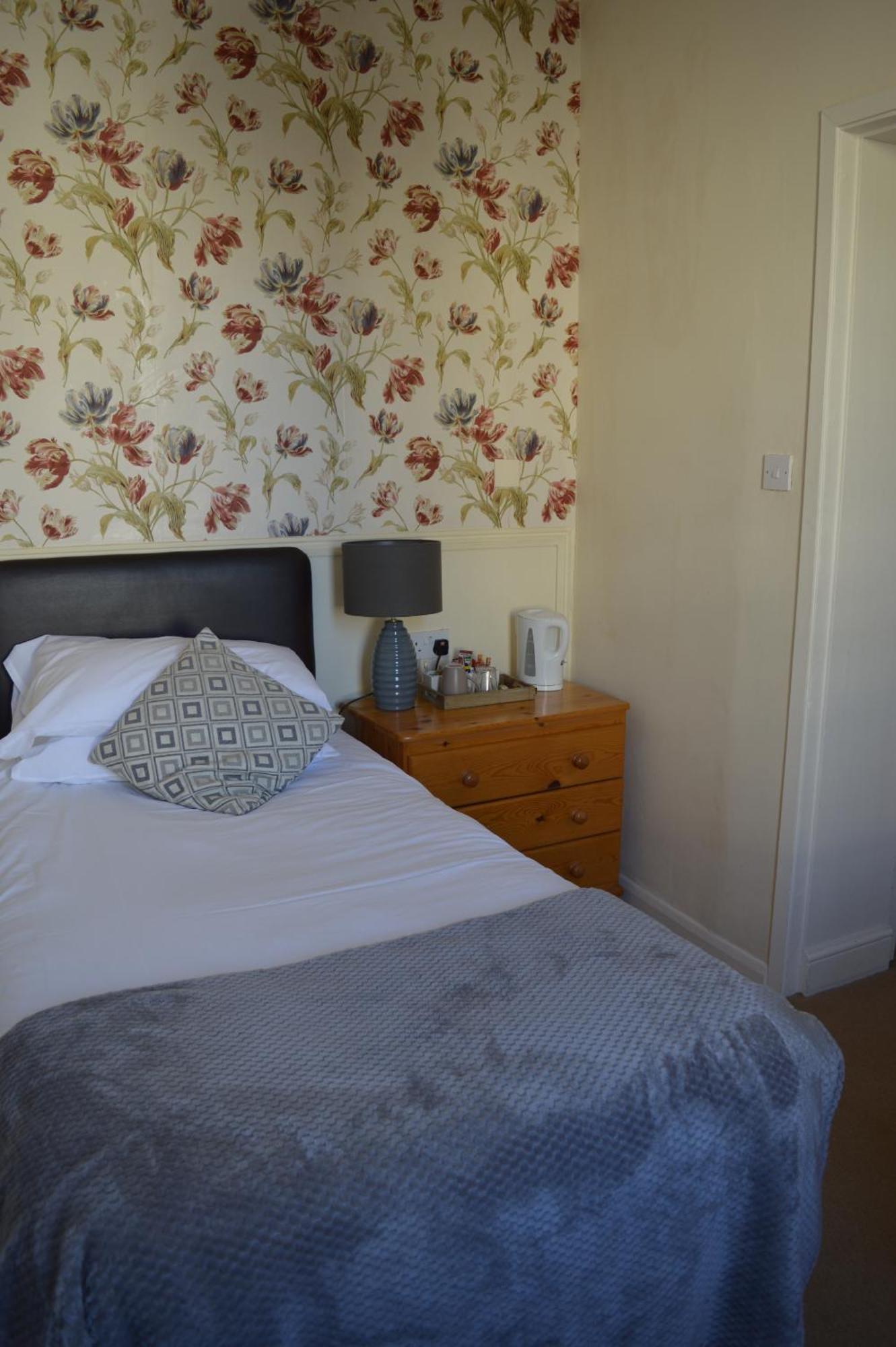 The Sheldon B&B - Free Private Parking Eastbourne Exterior photo