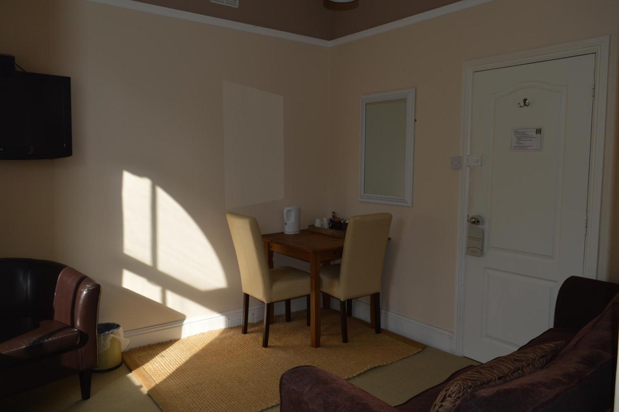 The Sheldon B&B - Free Private Parking Eastbourne Exterior photo