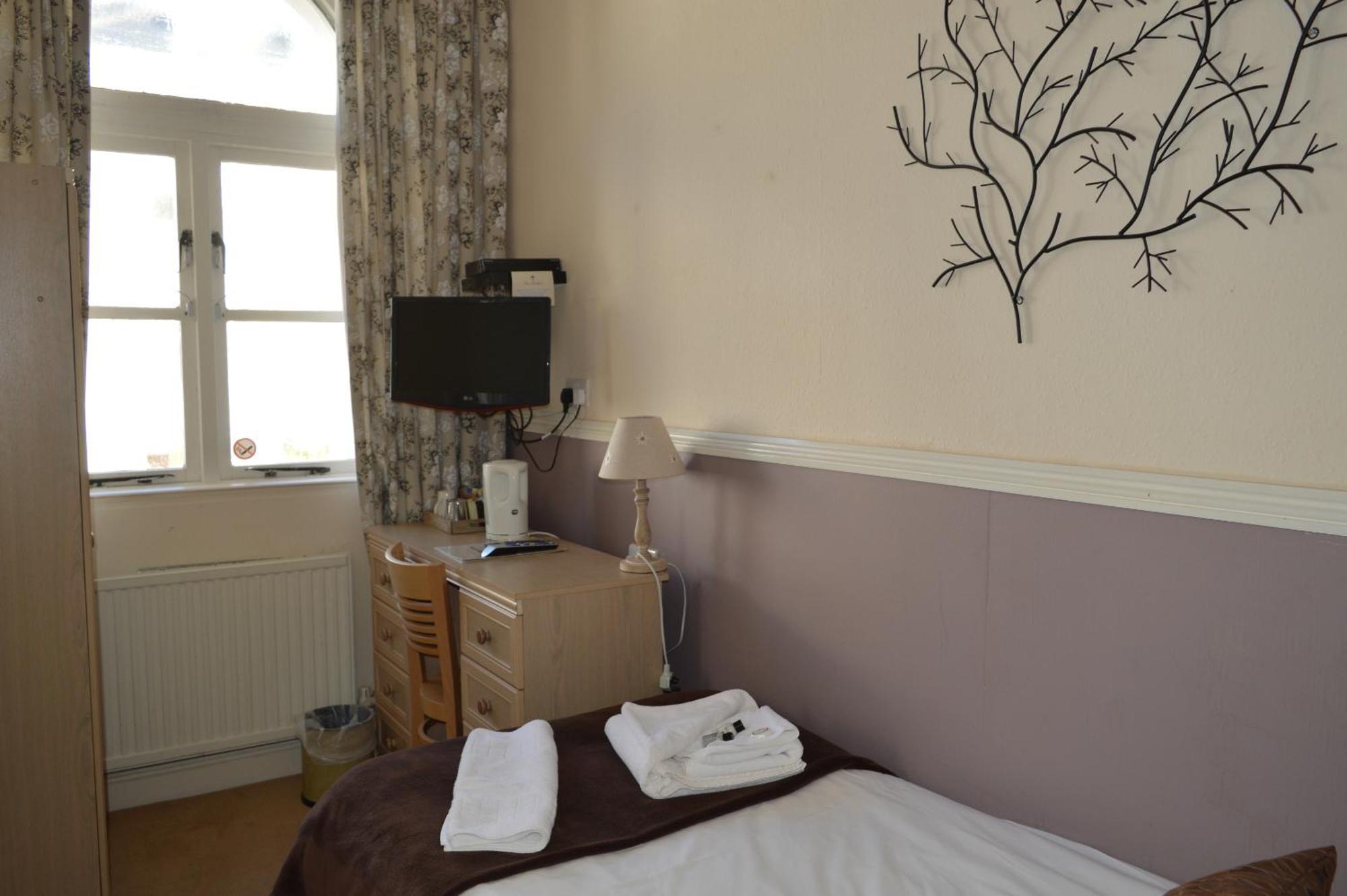 The Sheldon B&B - Free Private Parking Eastbourne Exterior photo