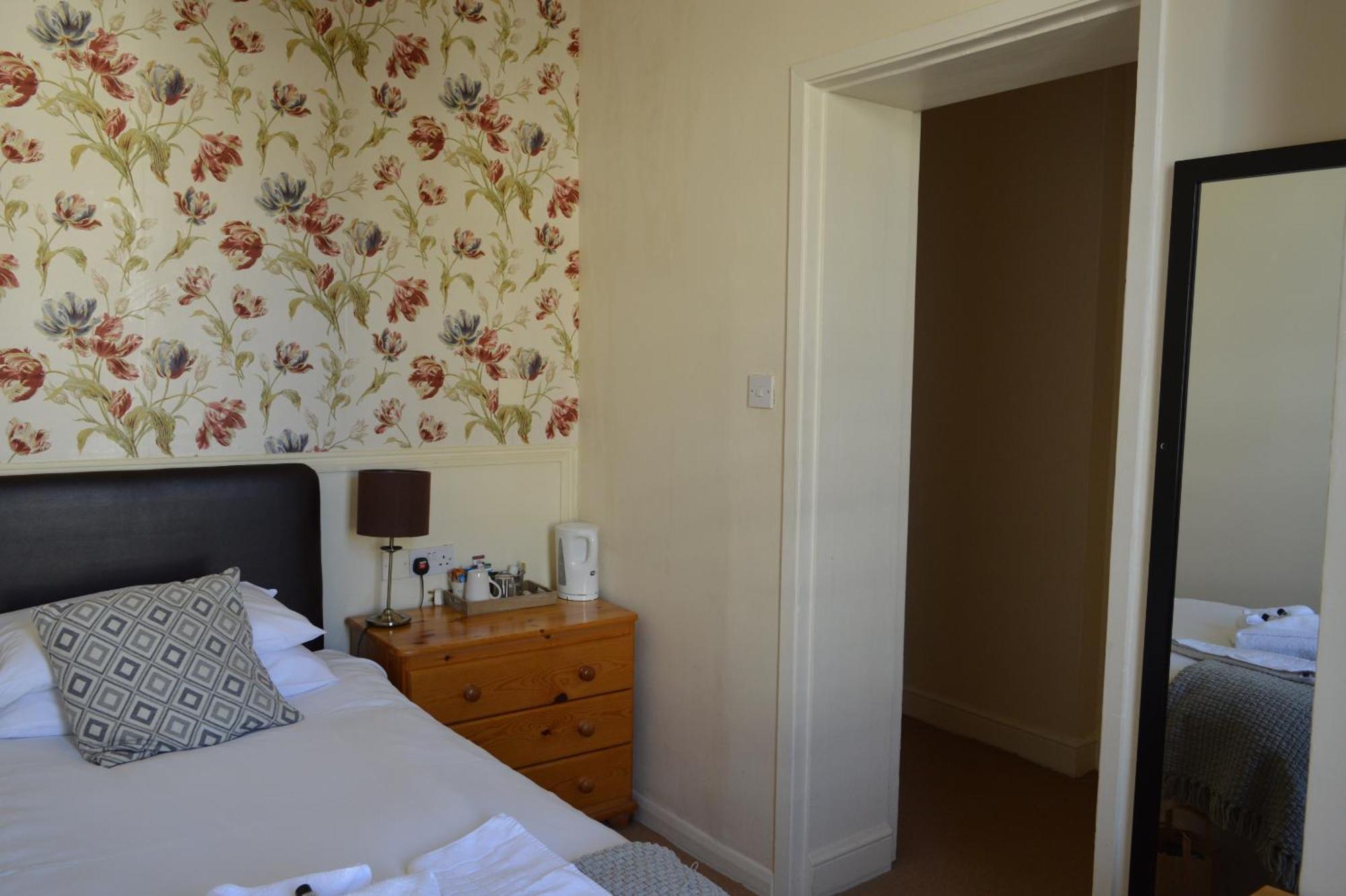 The Sheldon B&B - Free Private Parking Eastbourne Exterior photo